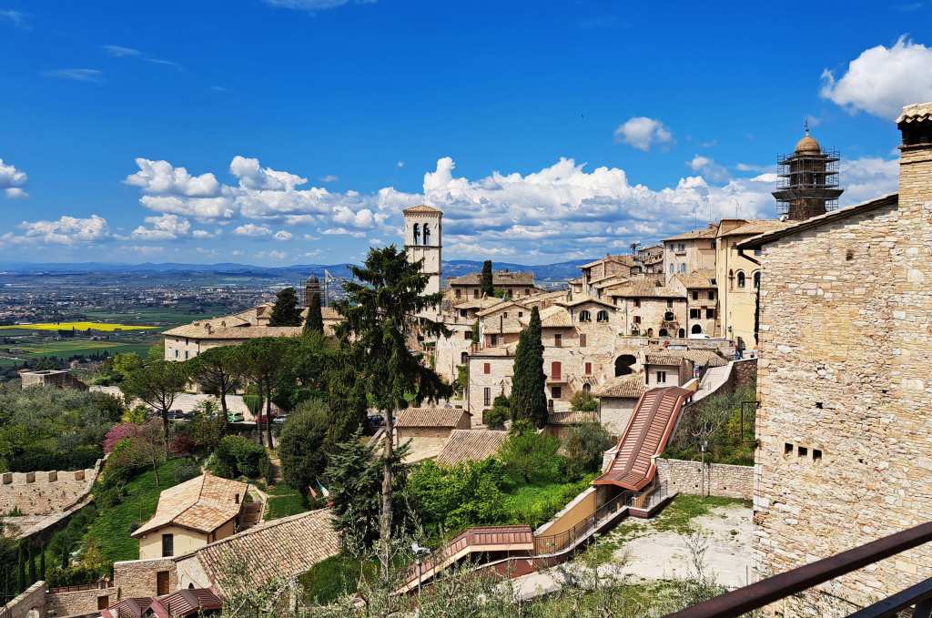 The beauty of Assisi tempts us with Adventure